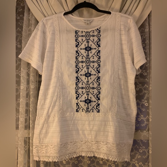 Lucky Brand Tops - ❤️5 for$20❤️Lucky Brand White and Blue Short Sleeve Tee